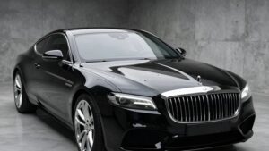 Спортивный автомобиль с глянцевым покрытием как антихром 2026 для защиты хрома от коррозии и сколов
